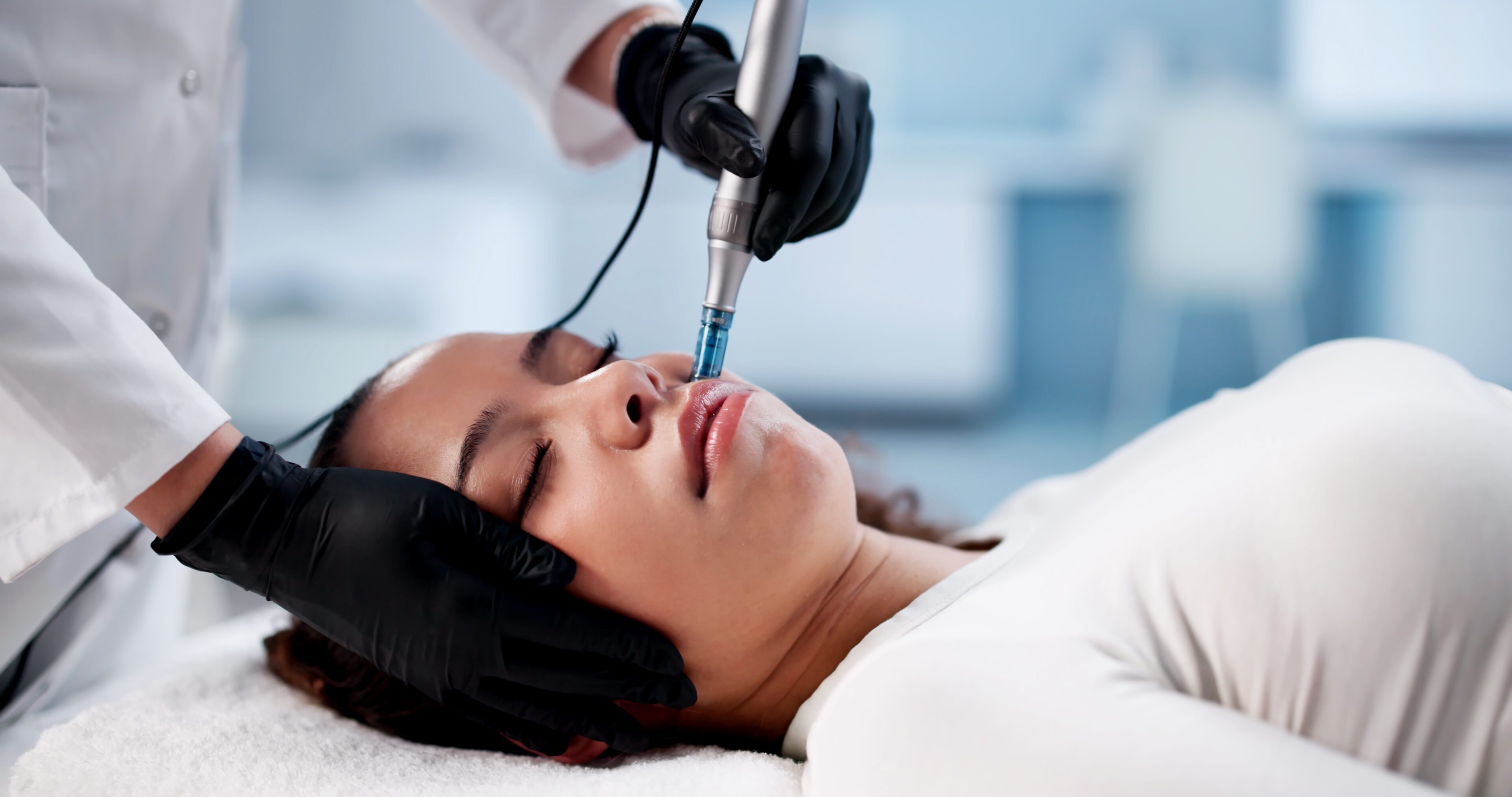 Facial treatment with a skincare device